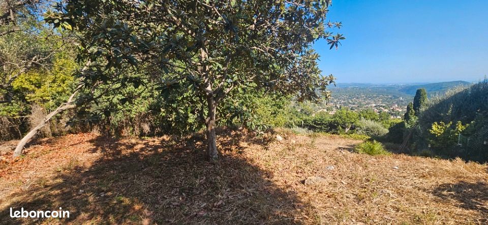Terrain 1 039 m² Speracedes · à Spéracèdes · 250 000 €