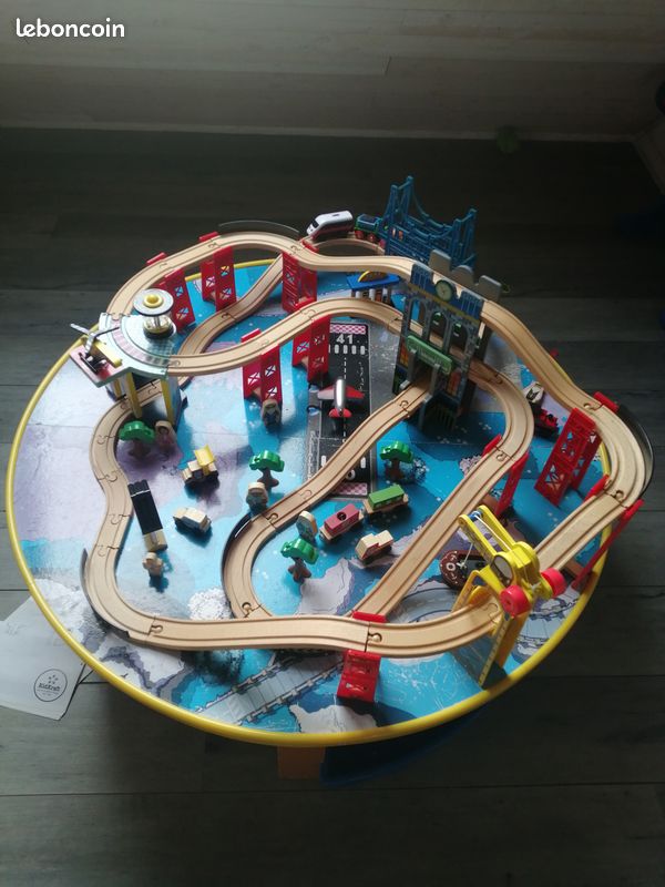Circuit train bois avec sa table Kidkraft (image 7)