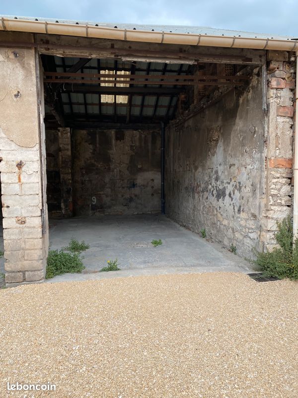 Parking box · à Alès · 70 €/mois