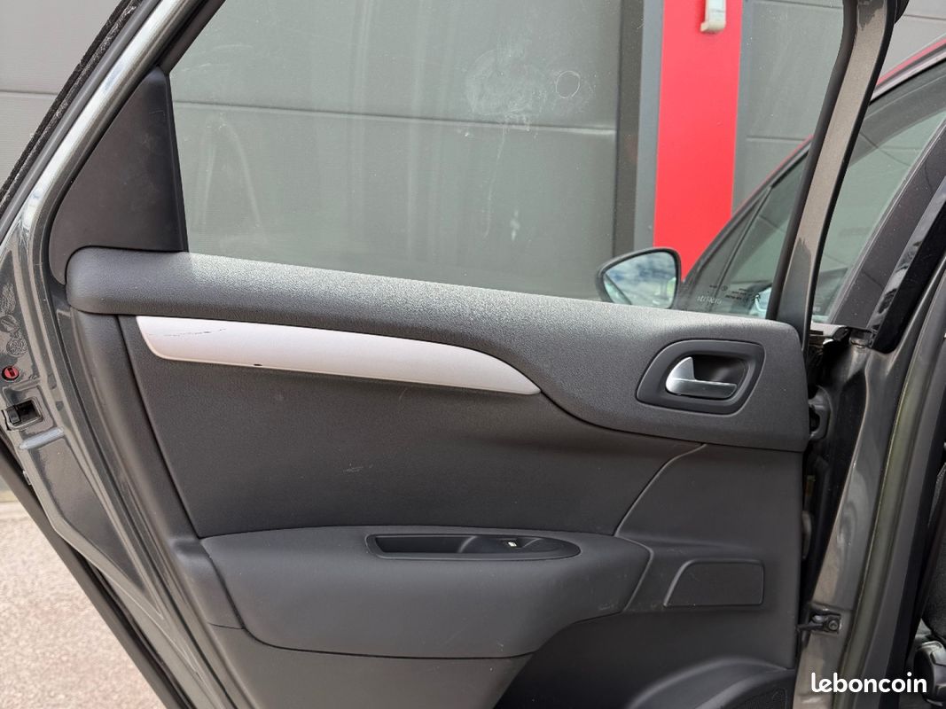 CITROEN C4 C4 HDi 90 Confort (image 11)