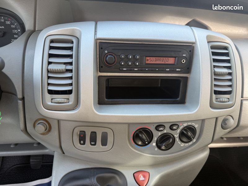 Renault TRAFIC 2.0 dci 90cv (9Places) Clim (image 24)