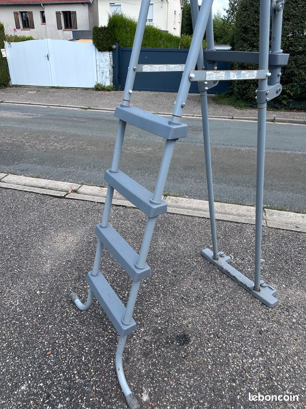 Échelle sécurité pour piscine hors sol (image 2)