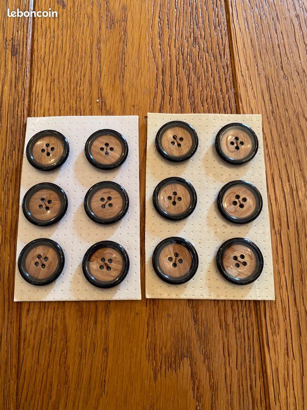 Lot de 12 boutons vintage en bois (image 1)