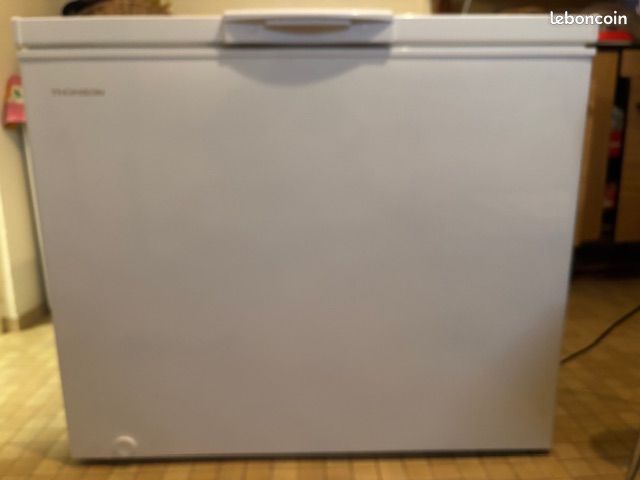 Vends congélateur coffre Thomson 249 litres (image 1)