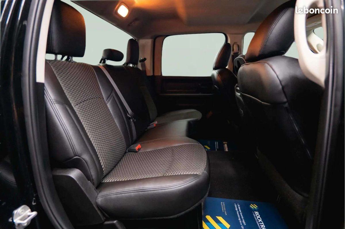 Dodge RAM 5.7 V8 HEMI 4x4 * Pack Offroad Nuit * LED * AHK * 6 Places (image 20)