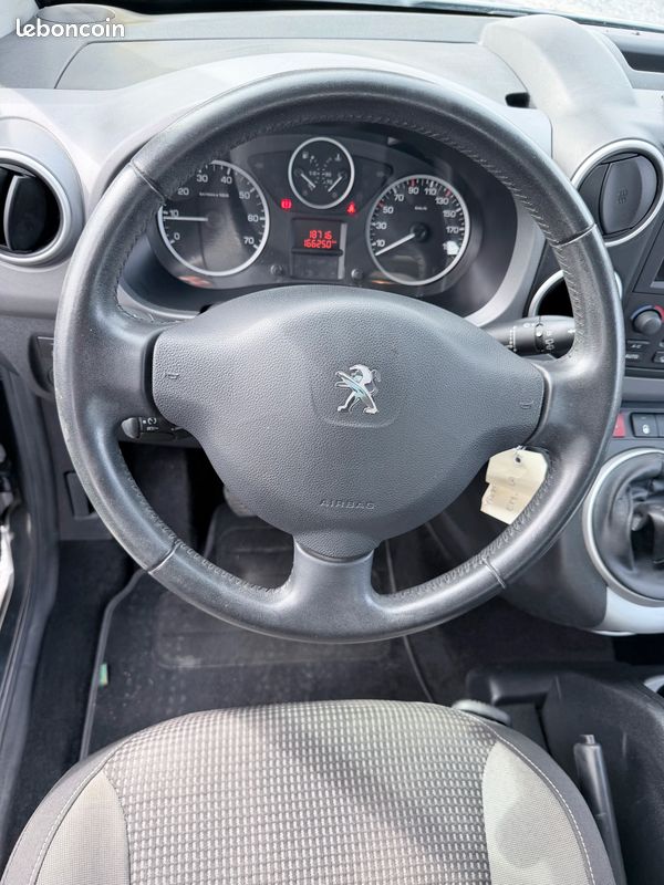 PEUGEOT PARTNER TEPEE 1.6 BlueHDi 120ch S&S BVM6 Outdoor (image 12)