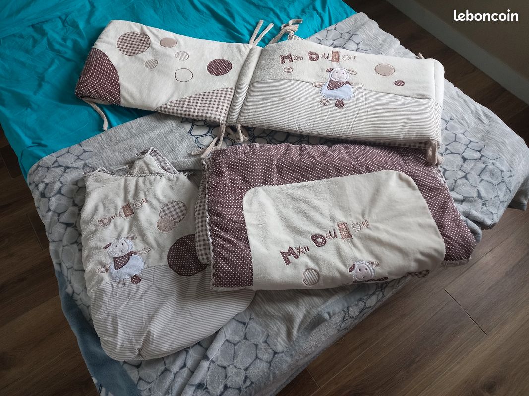 Ensemble gigoteuse couette et tour de lit (image 1)