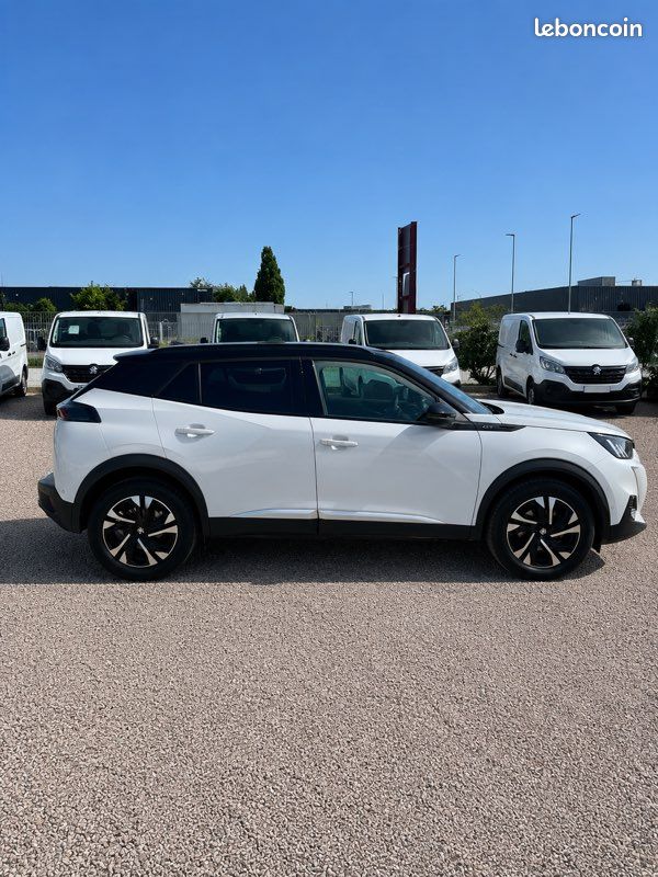 Peugeot 2008 blue hdi 130 gt line bva8 (image 2)