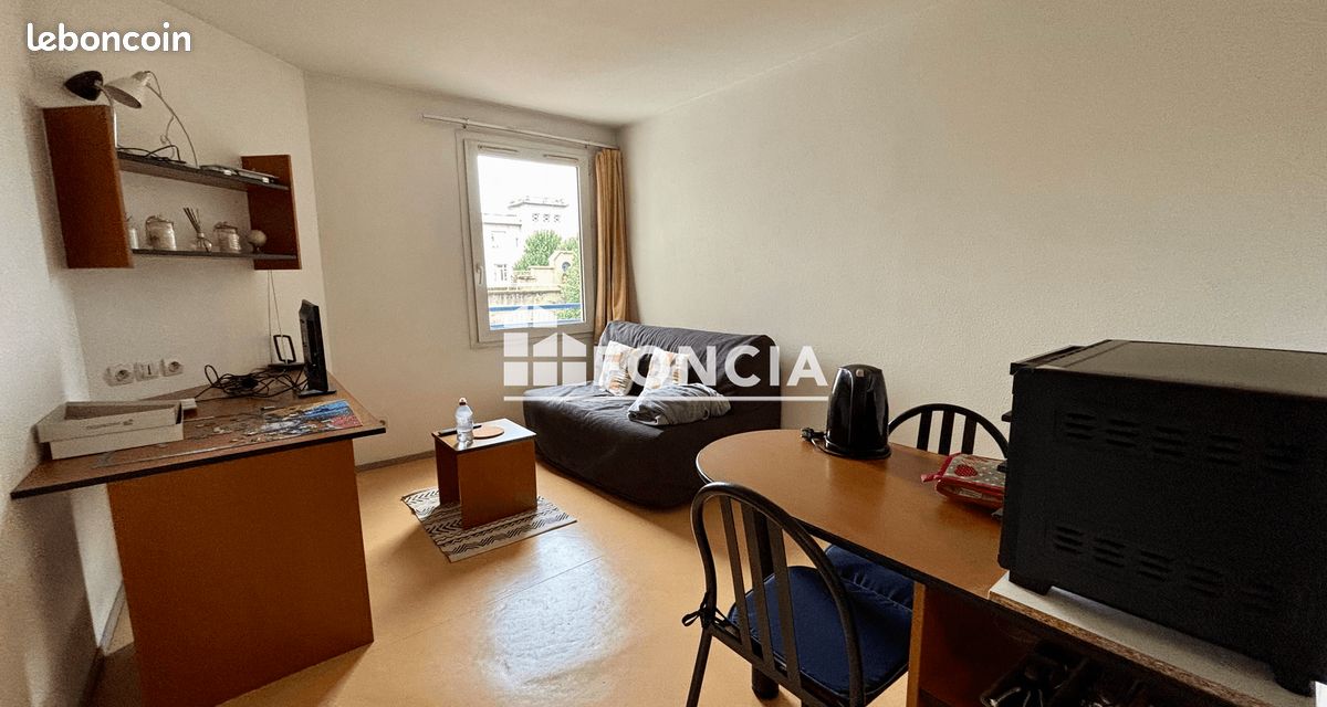 Apartment (image 8)
