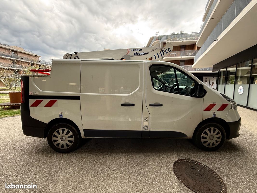 RENAULT TRAFIC VU L2H2 1200 2.0 DCI 145CH ENERGY CONFORT / NACELLE / ENTRETIENS RENAULt (image 6)
