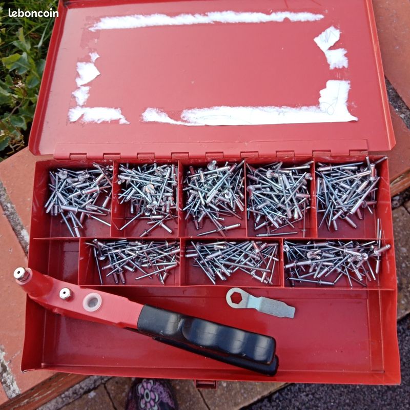Coffret pince à riveter et rivets (image 1)