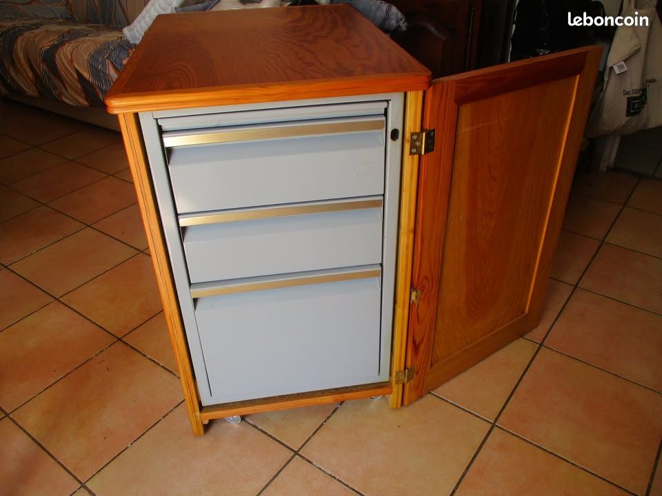 Meuble a roulettes caisson en fer habillé d'un coffre bois ht 77cm/larg 49cm/prof 72cm(50) (image 3)