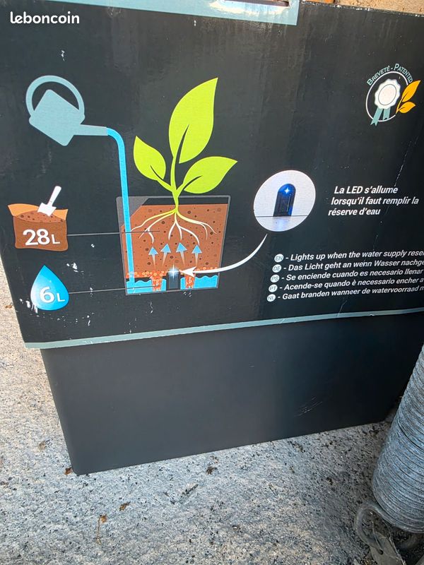 Pot de fleurs EDA Aqua Light avec réserve d’eau intelligente – Noir (image 8)