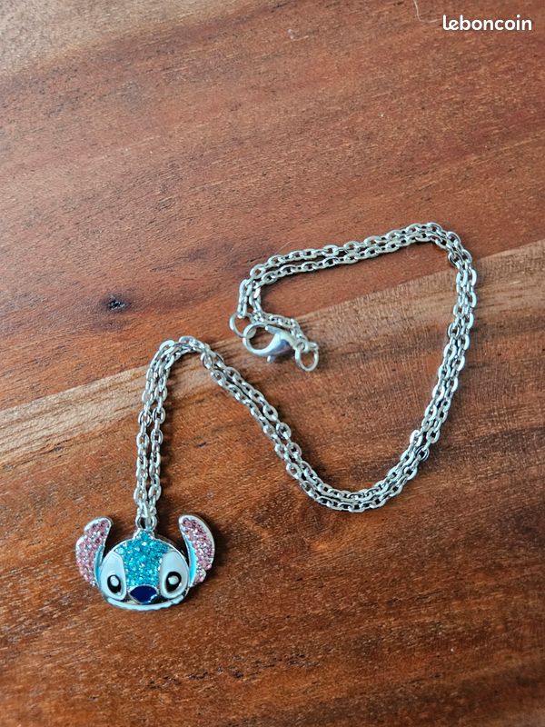 Badges / Pin's LILO ET STITCH - NEUF - Collection