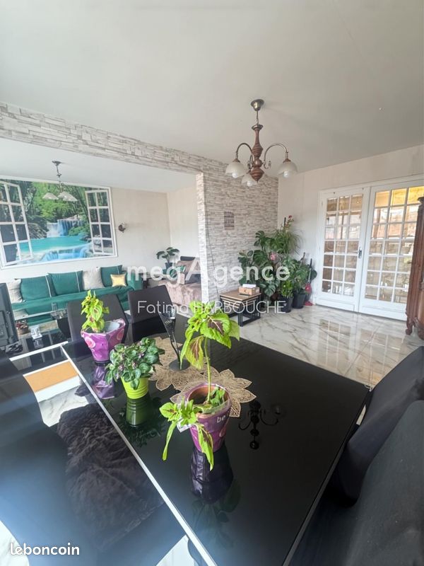 Appartement 4 pièces 82 m² · à Saint-Étienne · 82 m² · 100 000 €