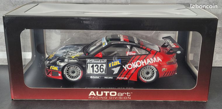 Porsche 911 GT3 RSR Auto Art 1/18 – Yokohama 2005 #136 – Occasion