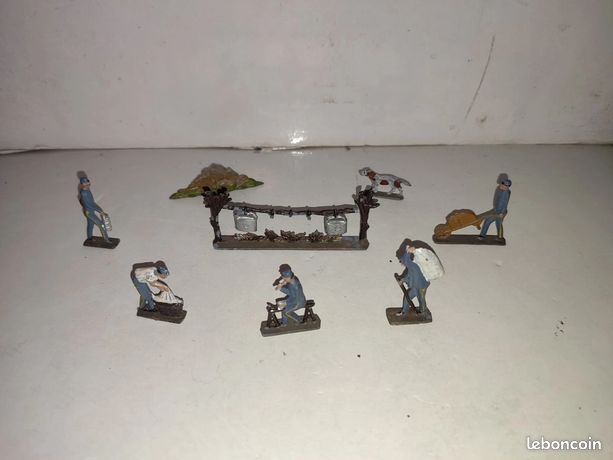 CBG MIGNOT LOT DE 56 PIECES SOLDATS CHEVEAUX CANONS CHARETTES BRUT DE PEINTURE