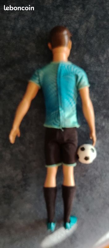 Barbie Ken Footballeur - Poupée Mannequin - Dès 3 ans pas cher