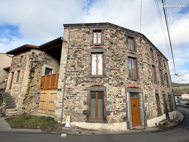 Maison en pierre en partie rénovée 240m², terrasse, garage