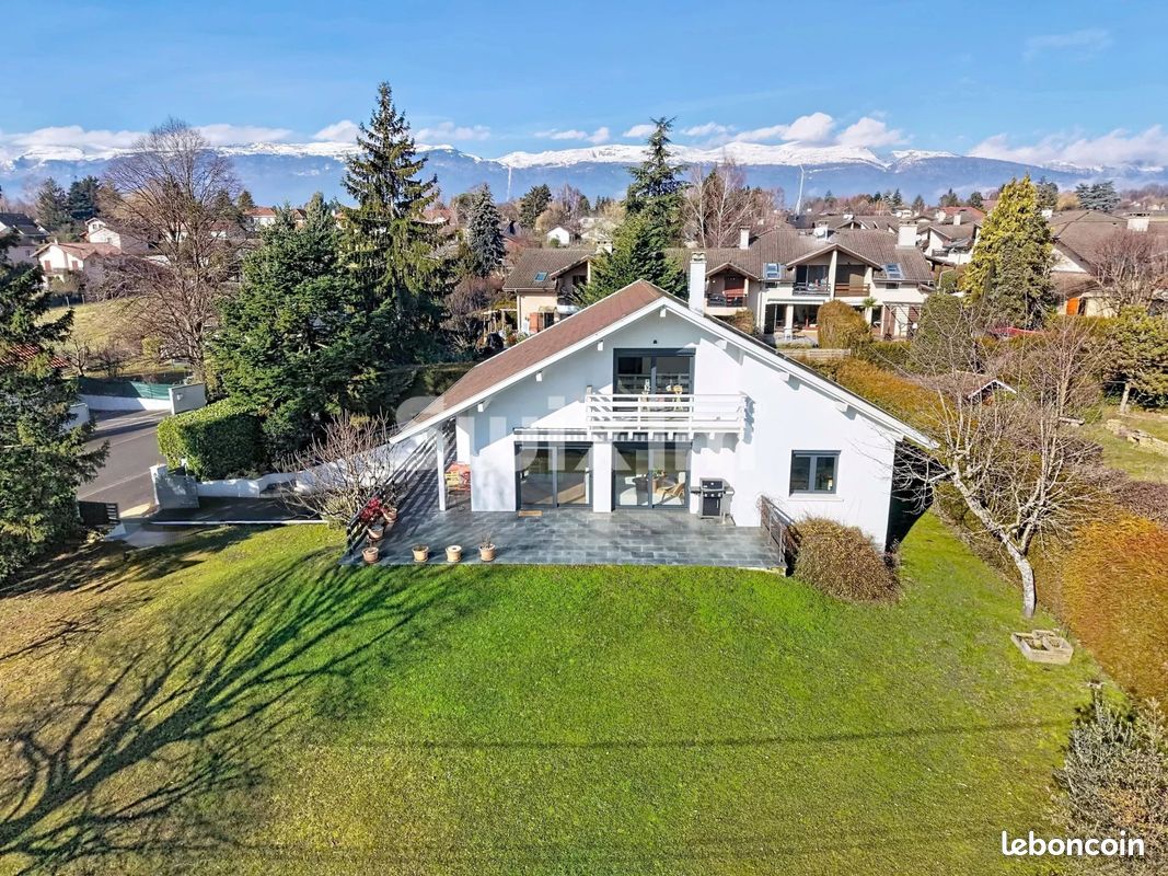 Maison 8 pièces 253 m² · à Prévessin-Moëns · 253 m² · 1 200 000 €