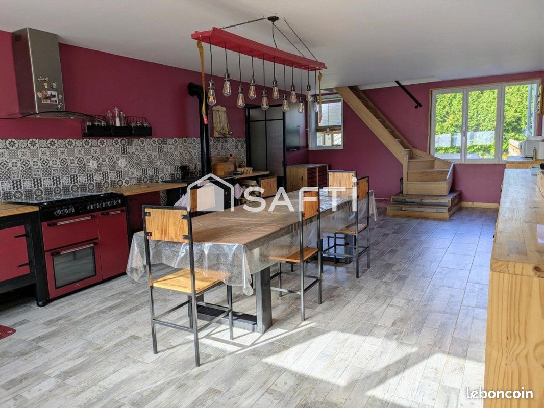 Maison 10 pièces 285 m² · à Bazuel · 285 m² · 122 000 €