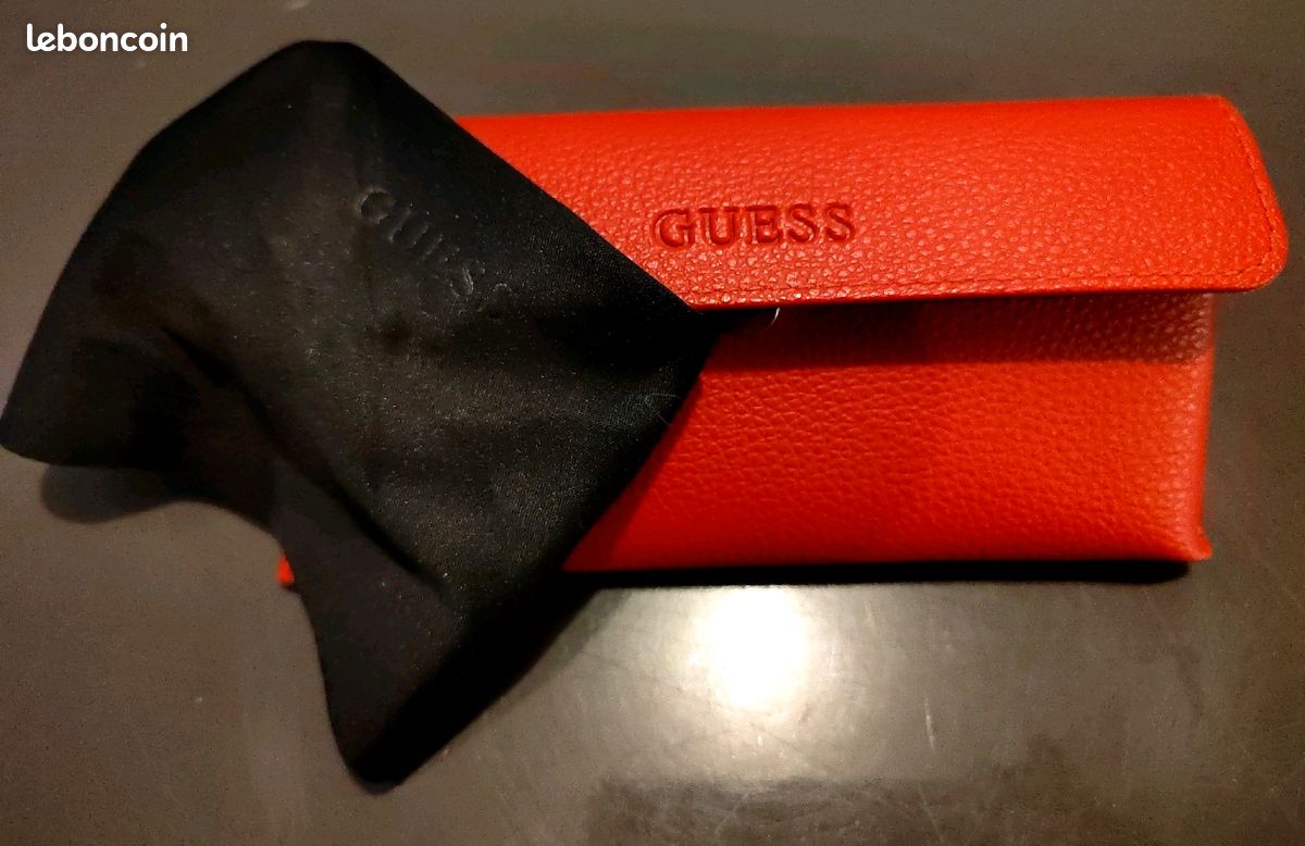 Lunette de soleil Guess (image 2)