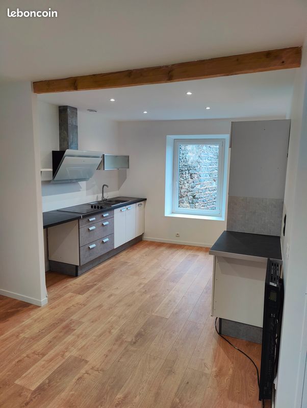Appartement 7 pièces 173 m² · à Saint-Pierre-du-Champ · 173 m² · 99 800 €