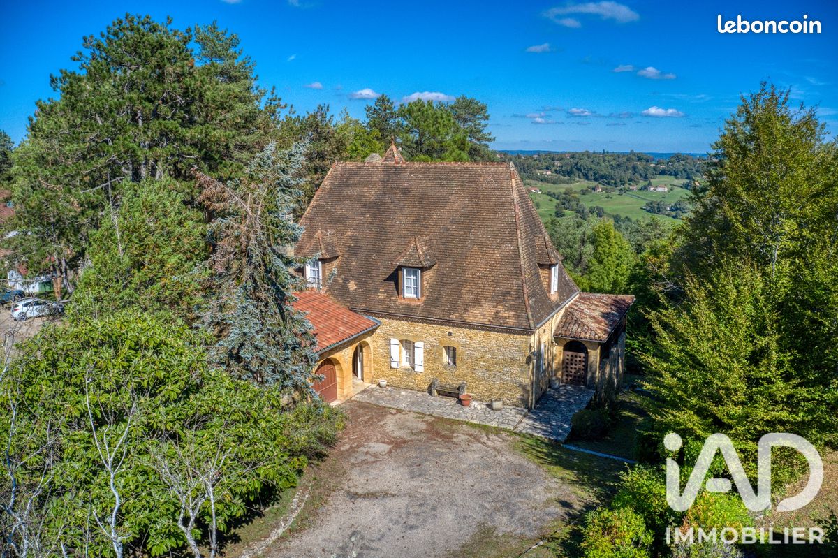 Maison 9 pièces 201 m² · à Sarlat-la-Canéda · 201 m² · 399 000 €