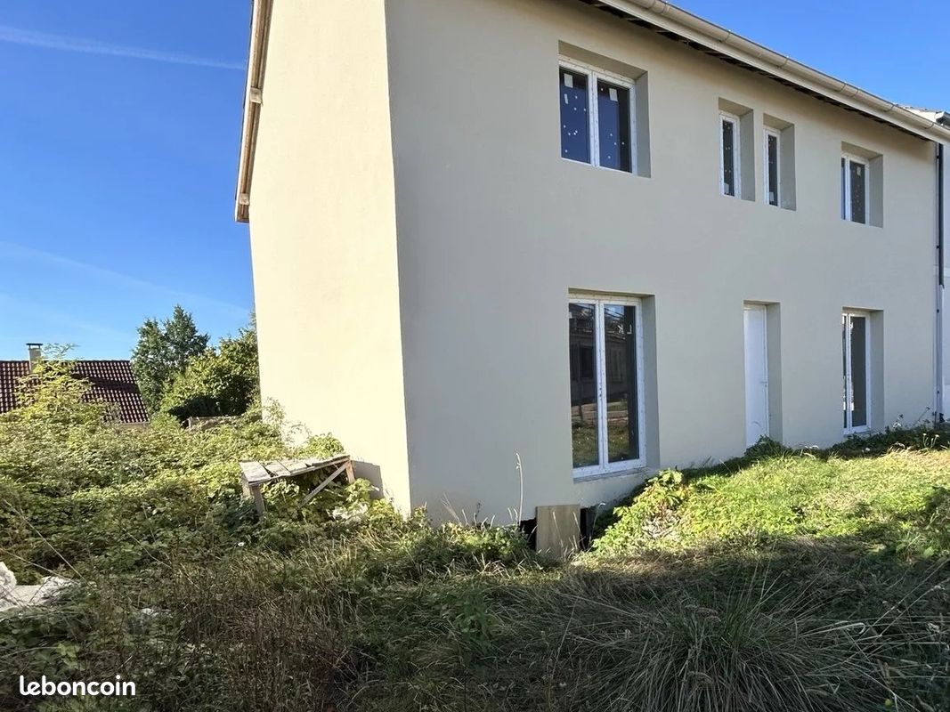 Maison 8 pièces 140 m² · à Mouroux · 140 m² · 230 000 €