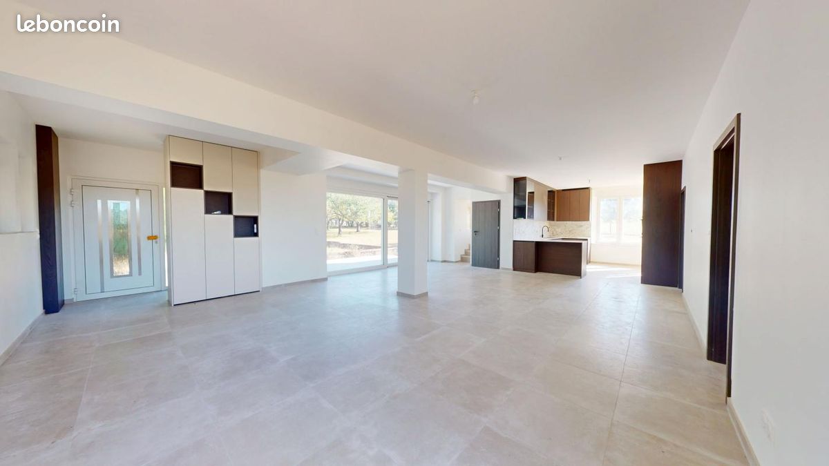 Maison 4 pièces 250 m² · à Fains-Véel · 250 m² · 1 500 €/mois