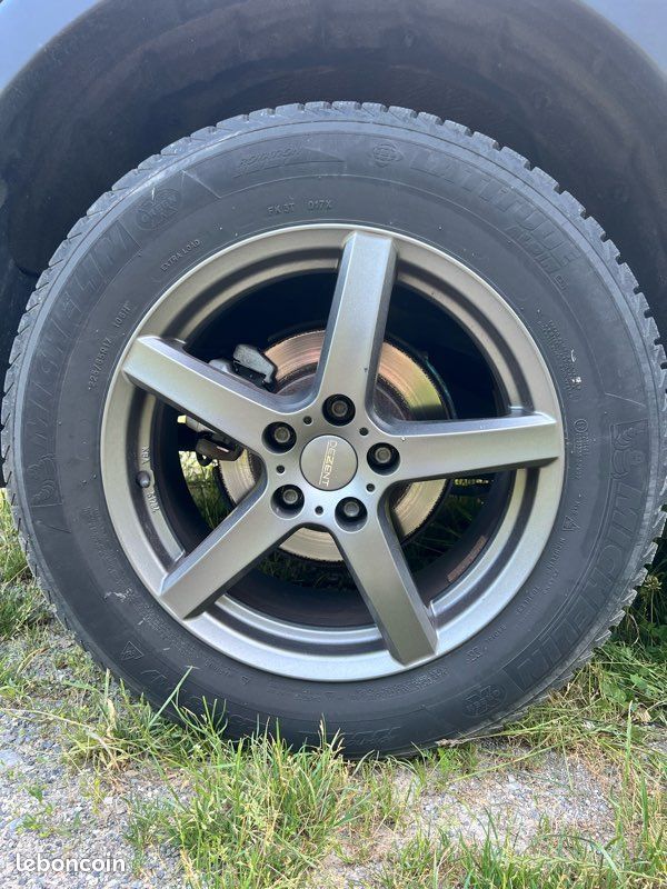 4 Jantes alu Dezent Graphite et pneus neige Michelin (image 1)