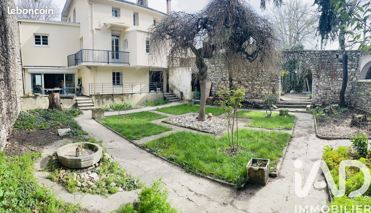 Maison 10 pièces 420 m² · à Le Pouzin · 420 m² · 450 000 €