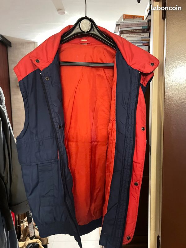 Gilet, sans manches, taille XL bleu extérieur, intérieur rouge en très bon état (image 2)