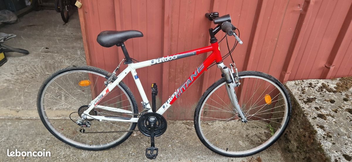 Velo rouge et blanc Vélos