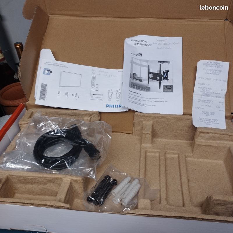 Tv Philips sur support mural orientable (image 3)