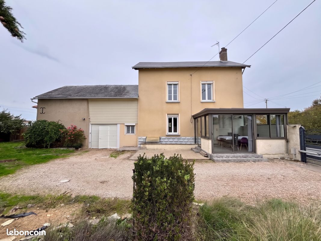 Maison 3 pièces 102 m² · à Saint-Jean-de-Sauves · 102 m² · 147 900 €