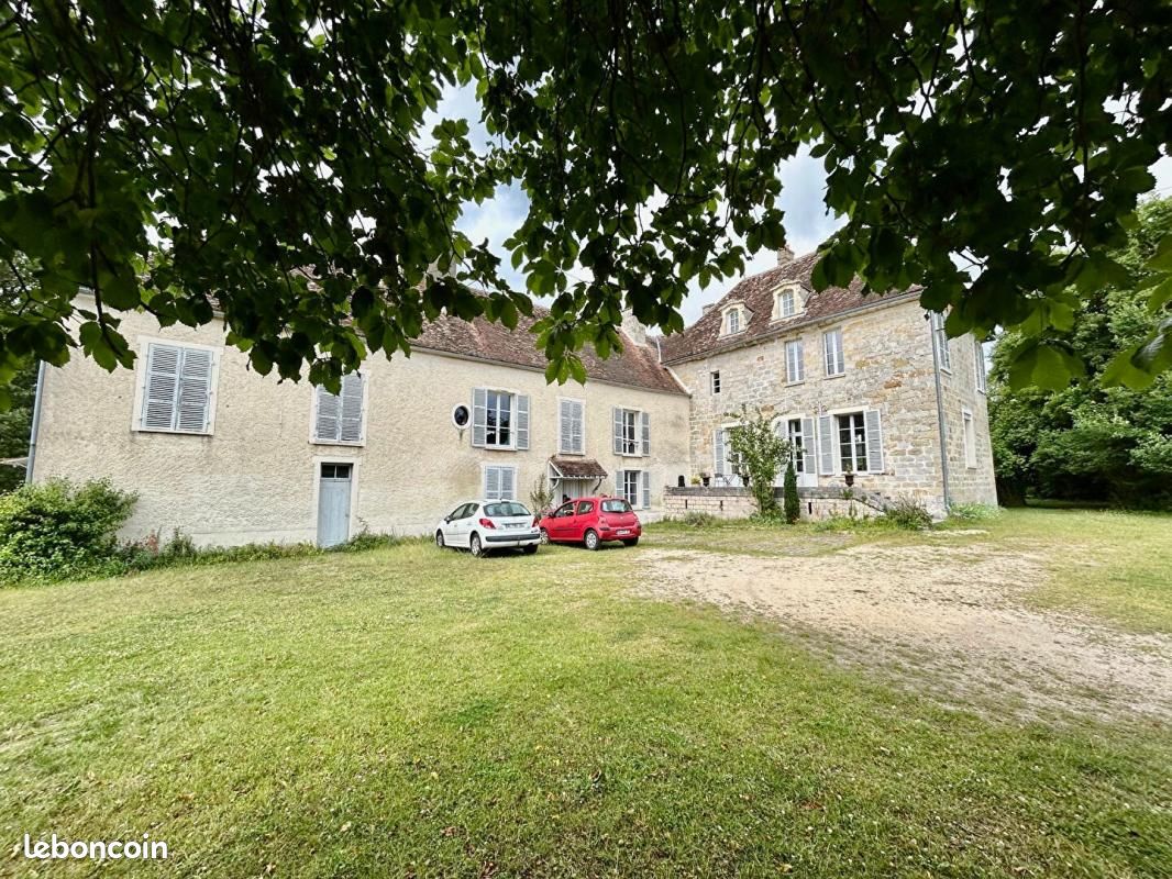 Maison 12 pièces 484 m² · à Bazoches-lès-Bray · 484 m² · 990 000 €