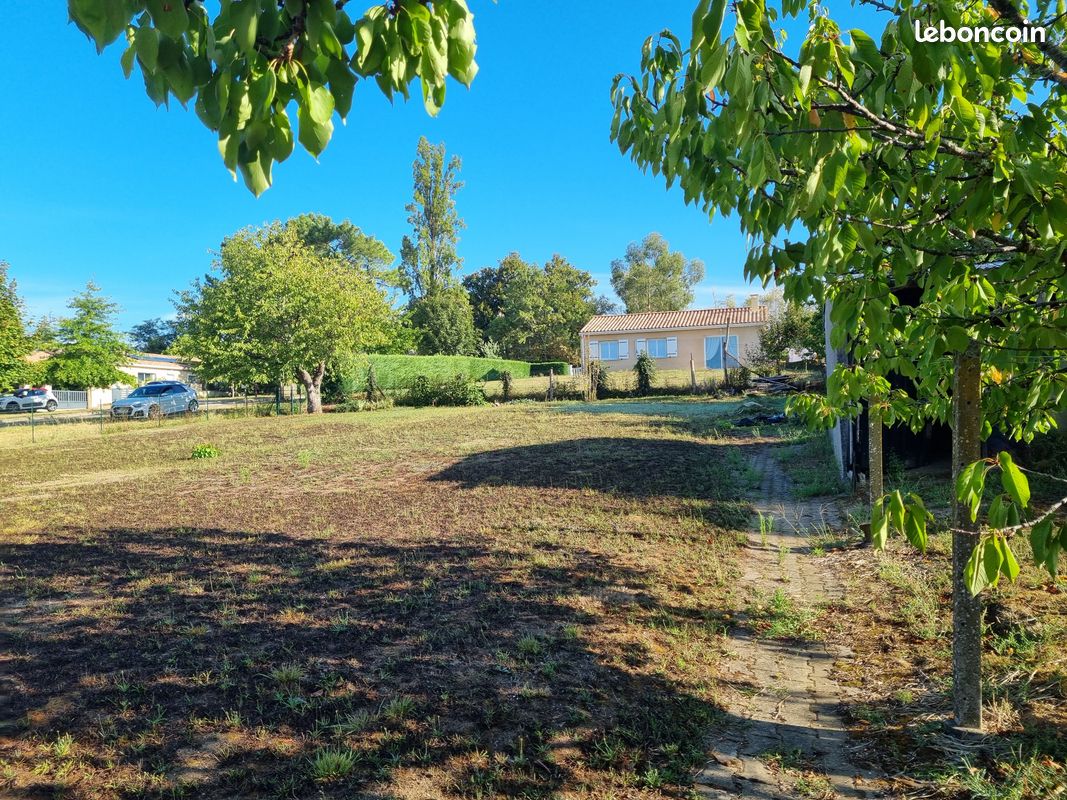 Terrain constructible à vendre 950m° · à Saint-Pierre-d'Aurillac · 74 000 €