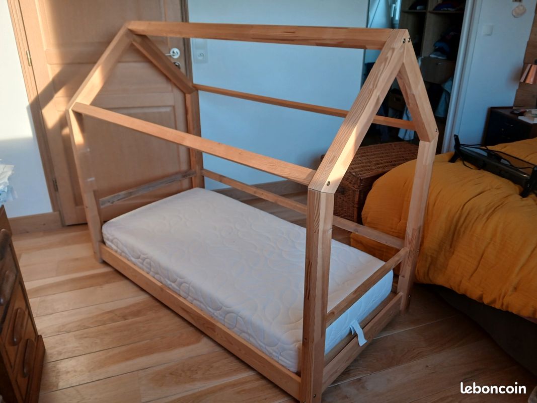 Lit cabane + matelas fibre bambou 70/140 (image 1)