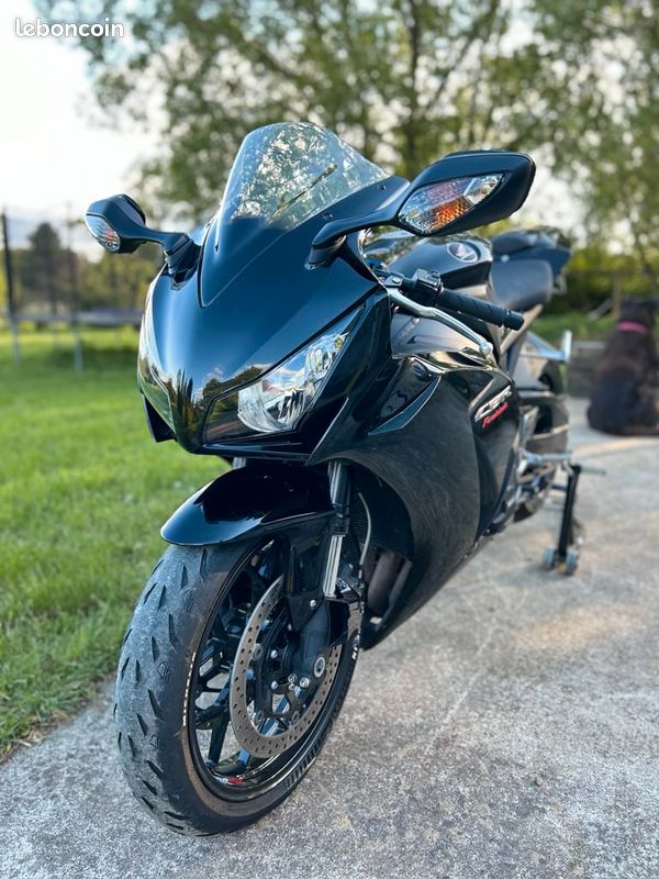 Cbr 1000 rr (image 1)