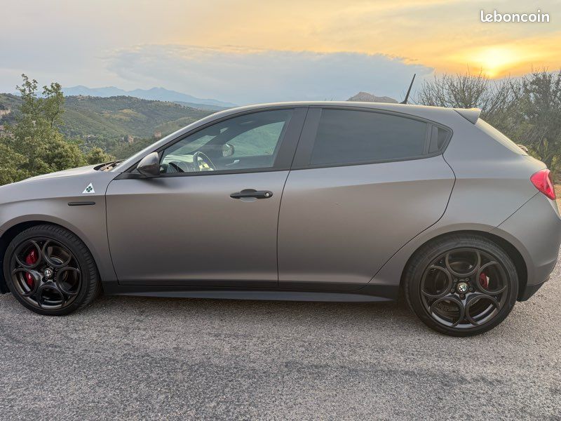 Alfa Romeo Giulietta QV Launch Edition (image 4)