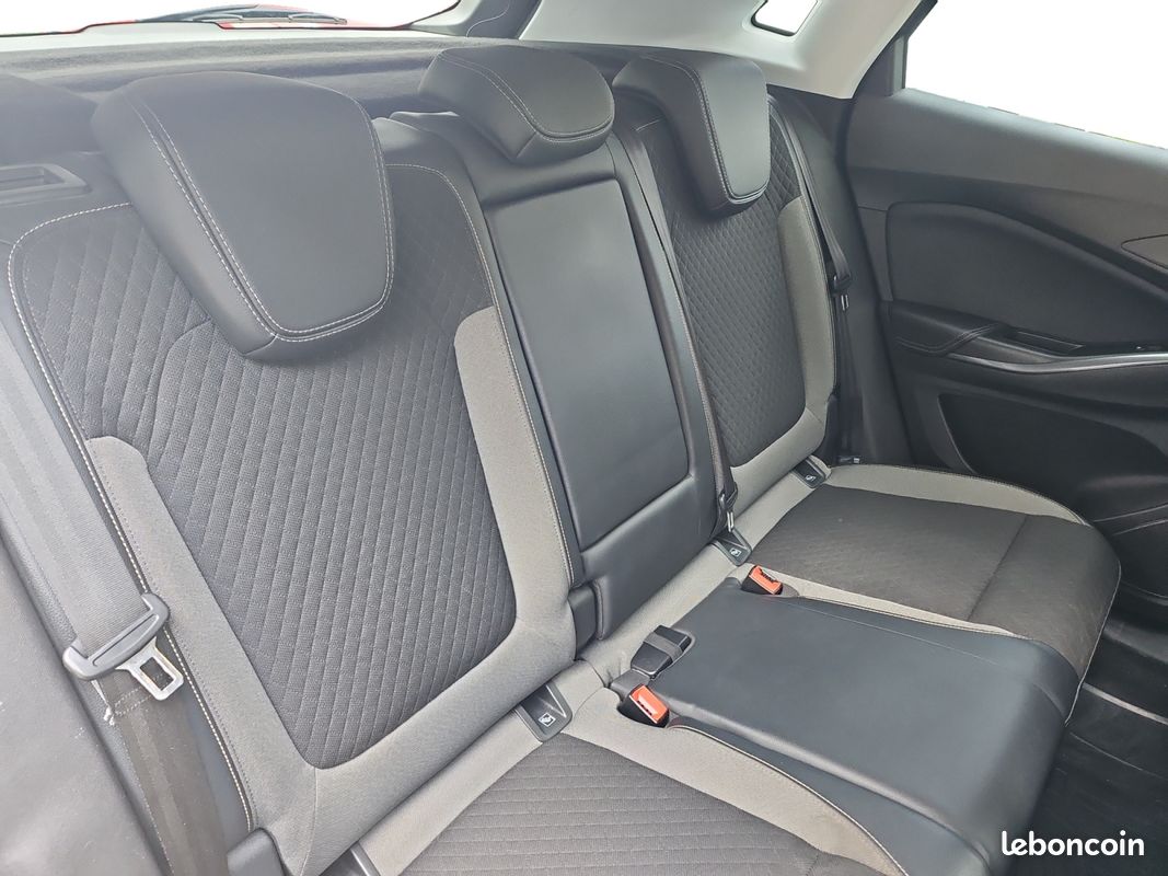 Opel grandland 1.2 turbo 130 design - carplay - camera de recul - lane assist - attelage amovible (image 11)