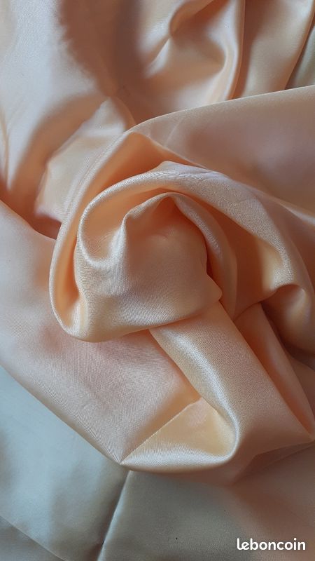 Coupon tissu jaune satiné (image 3)
