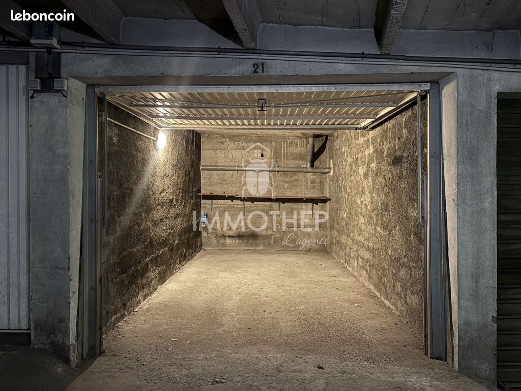 Parking 15 m² · à Grenoble · 15 m² · 110 €/mois