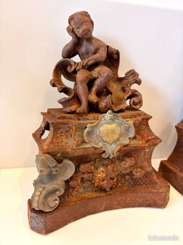 Paire de chenets en bronze style Louis XVI Doré - Vendu