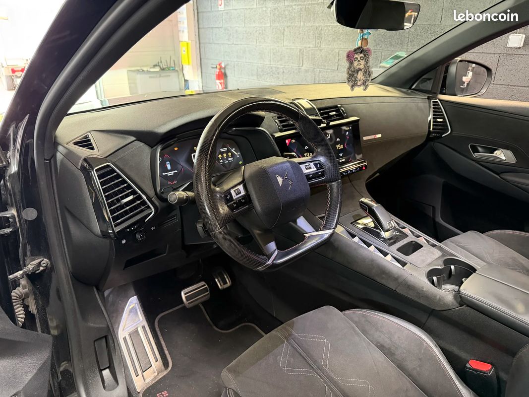 DS7 Crossback Performance Line 1.6 THP 225 EAT8 - Entretien suivi / Toit ouvrant / Attelage / CarPlay / Sellerie Cuir-Alcantara (image 13)