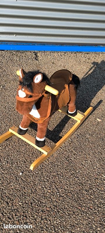 Cheval à bascule (image 2)