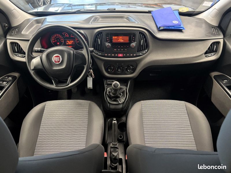 Fiat DOBLO 1.6 jtd 120 ch Lounge 7 places / Climatisation / Attelage / Régulateur / (image 13)
