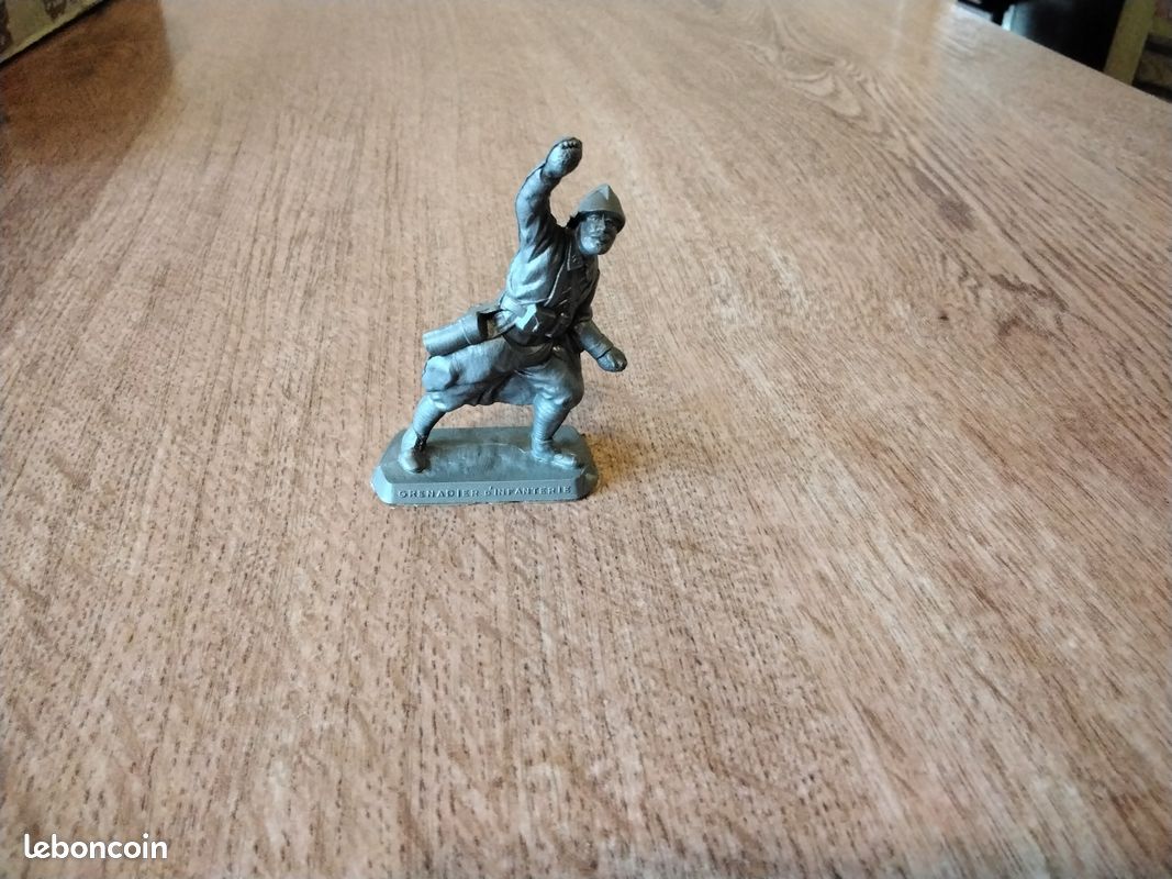 FIGURINE GM 48mm PLOMB CREUX CASQUE ADRIAN TIREUR FUSIL DEBOUT CL LR HR