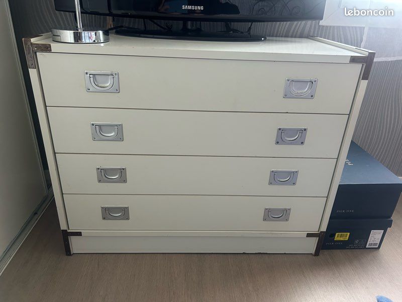 Lot de meubles / Commode / chevet – Bon état (image 1)
